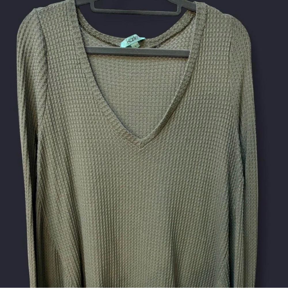 Karlie Sage V-Neck Waffle Knit Top